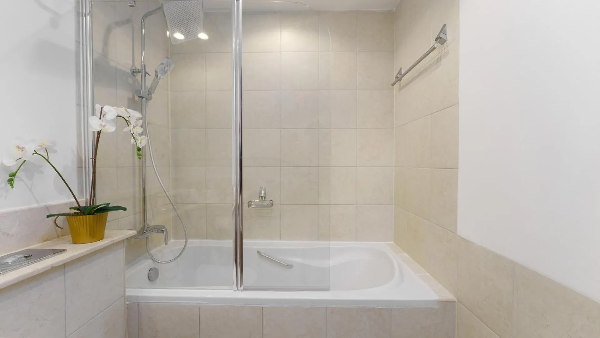 Maison Privee - Exclusive Duplex Villa With Panoramic Terrace Overlooking Burj Khalifa Dubai 0*,  United Arab Emirates